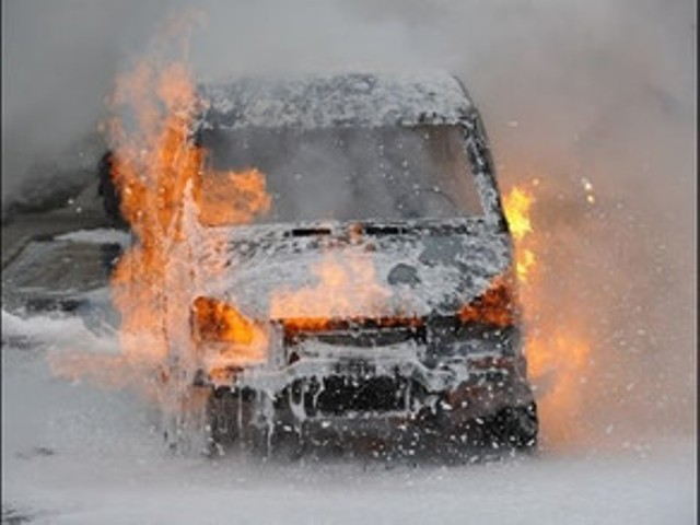 Ticarət üçün gedən azərbaycanlının avtomobili yandırıldı - Rusiyada